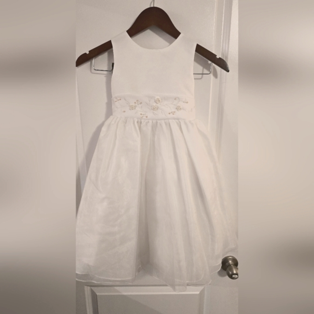 Elegant White Kids Dress with Floral Embroidery